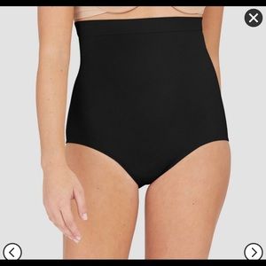 Assets by Spanx shaping high waist brief shapewear, size 1X NWT